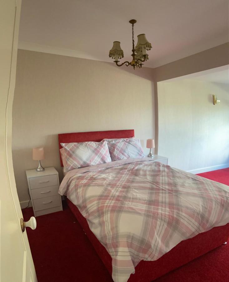 Large 4 Bedroom Home In Boston Spa Village In-Between York, Harrogate And Leeds, Sleeps 9 Extérieur photo