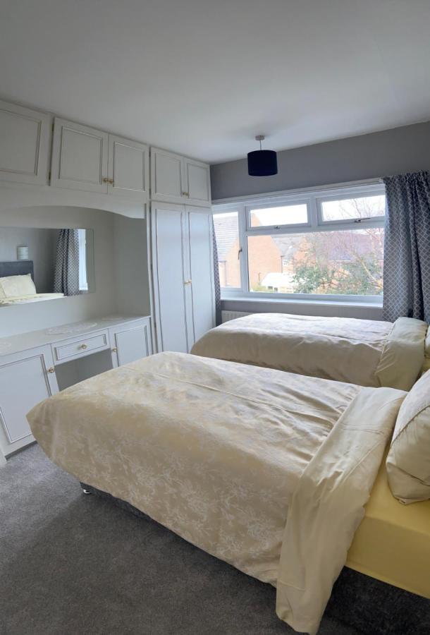 Large 4 Bedroom Home In Boston Spa Village In-Between York, Harrogate And Leeds, Sleeps 9 Extérieur photo