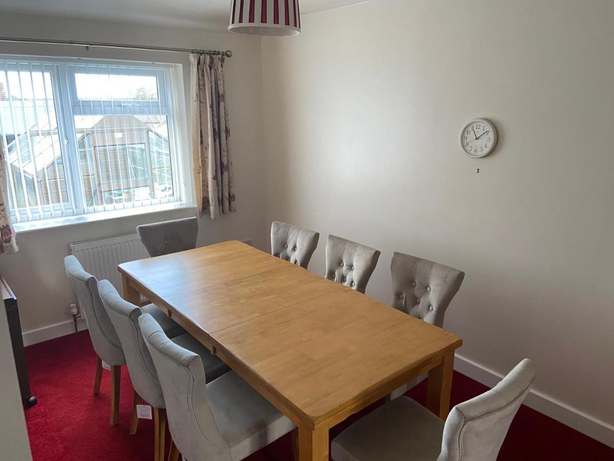 Large 4 Bedroom Home In Boston Spa Village In-Between York, Harrogate And Leeds, Sleeps 9 Extérieur photo