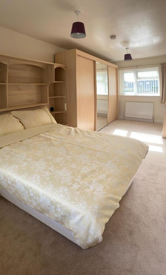 Large 4 Bedroom Home In Boston Spa Village In-Between York, Harrogate And Leeds, Sleeps 9 Extérieur photo