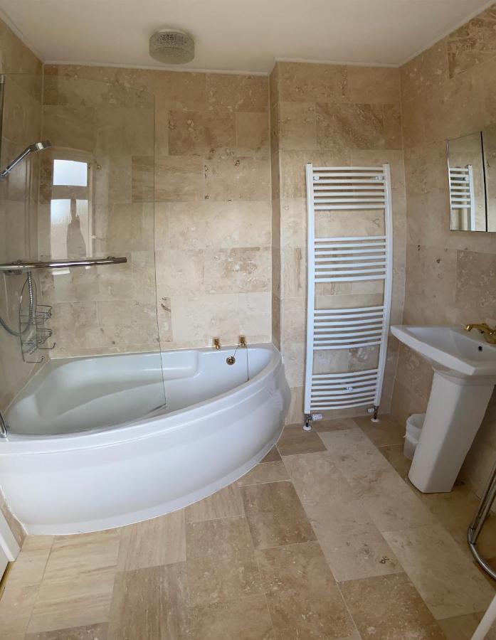 Large 4 Bedroom Home In Boston Spa Village In-Between York, Harrogate And Leeds, Sleeps 9 Extérieur photo